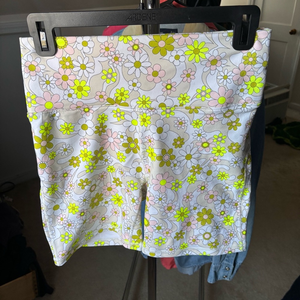 NWT Fabletics 6” Powerhold Shorts